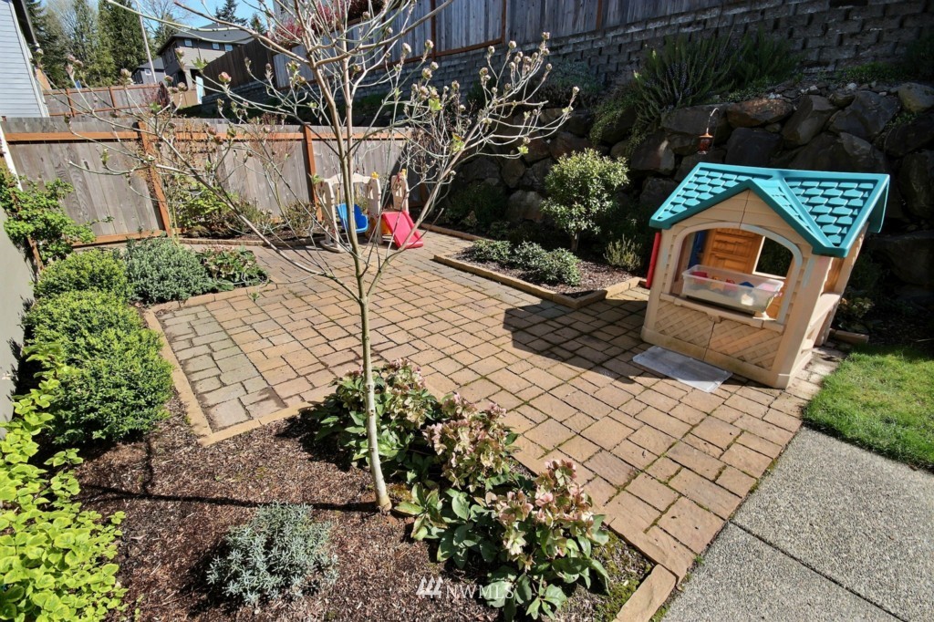 564 Field Place Northeast Renton, WA 98059 - Photo 22 of 23