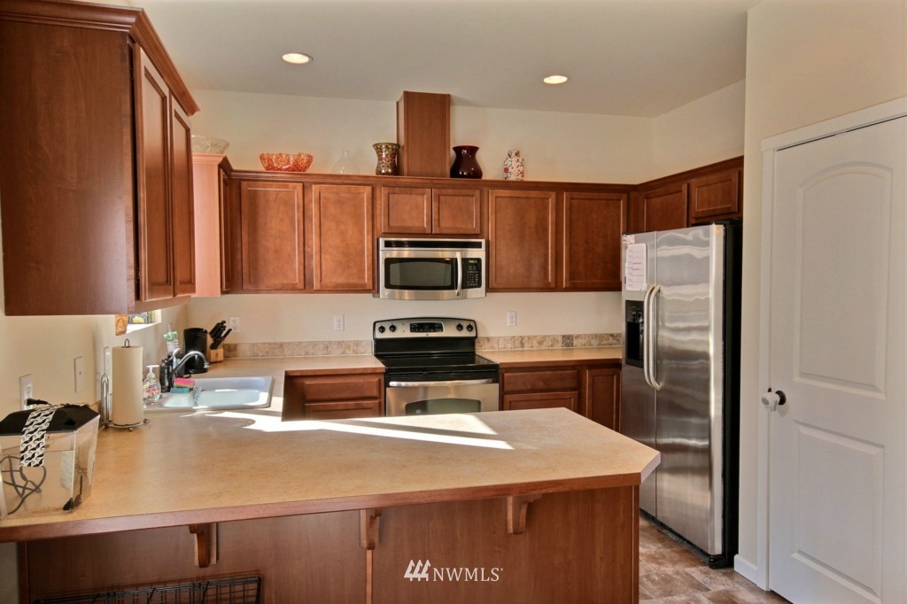 564 Field Place Northeast Renton, WA 98059 - Photo 6 of 23