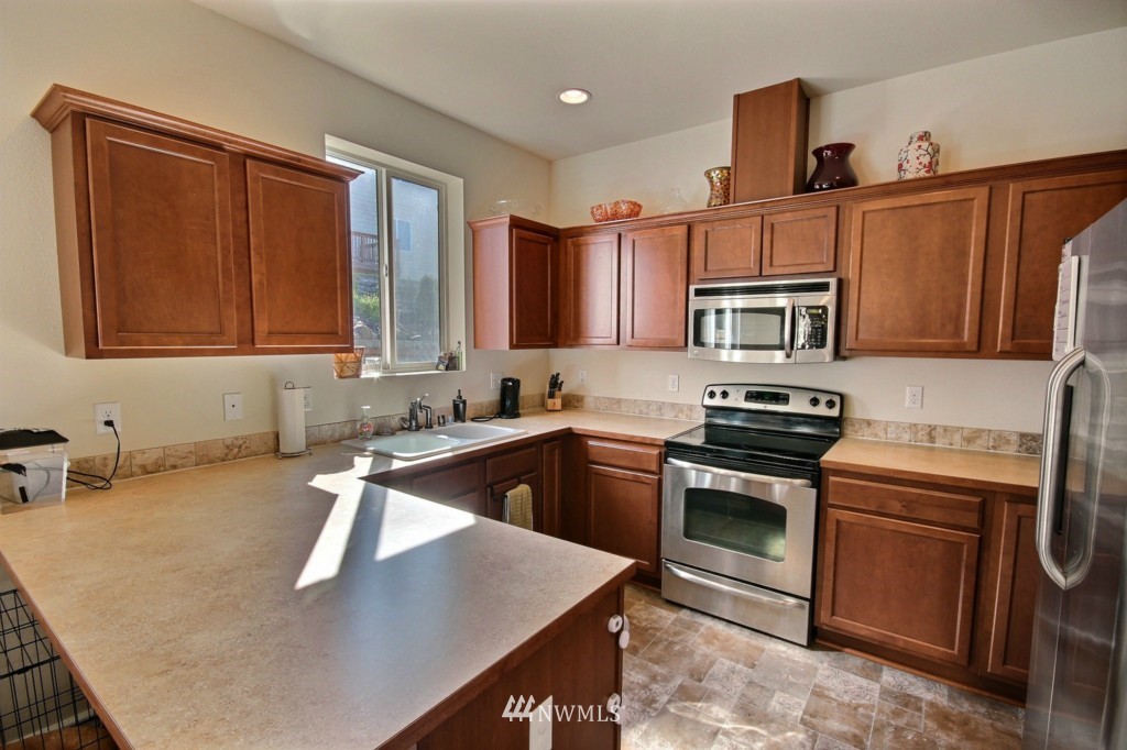 564 Field Place Northeast Renton, WA 98059 - Photo 7 of 23
