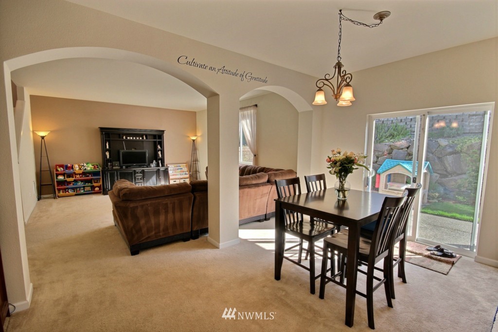 564 Field Place Northeast Renton, WA 98059 - Photo 8 of 23