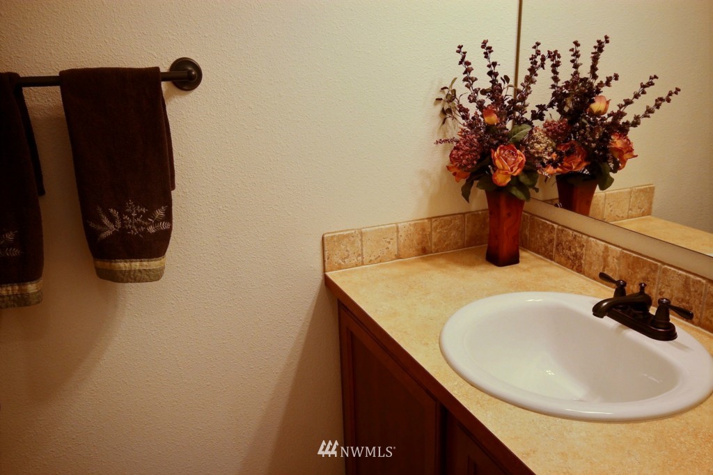 564 Field Place Northeast Renton, WA 98059 - Photo 10 of 23