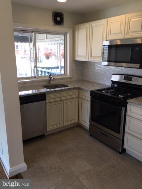 2242 Coralthorn Road Baltimore, MD 21220 - Photo 21 of 22 Kitchen