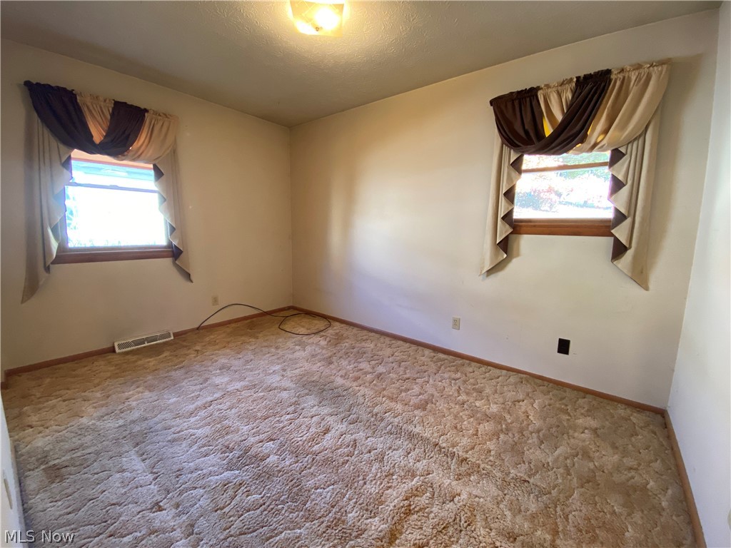 569 Gibbs Road Akron, OH 44312 - Photo 3 of 19