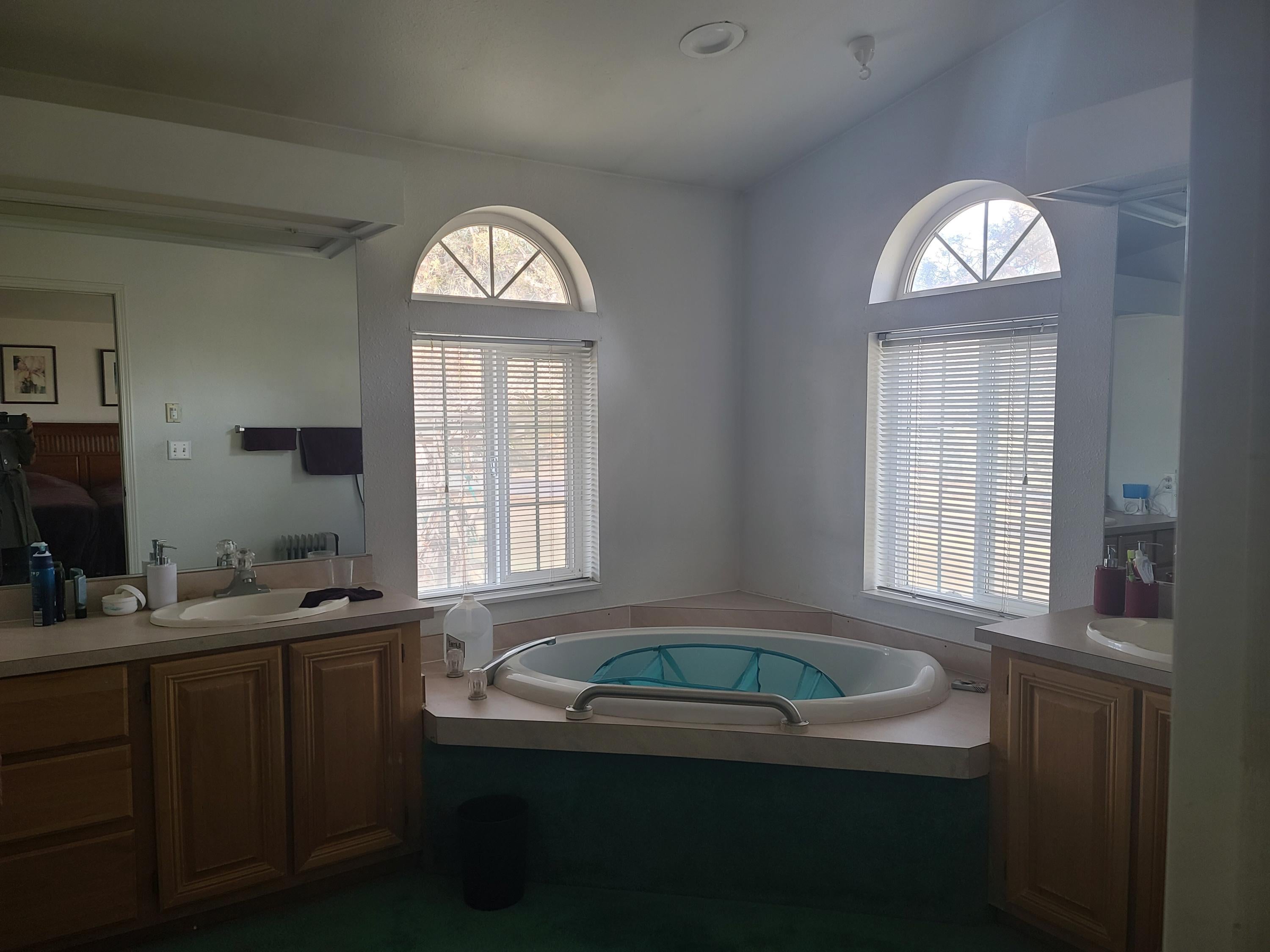 62083 Torkelson Road Bend, OR 97701 - Photo 10 of 11 Master Bathroom