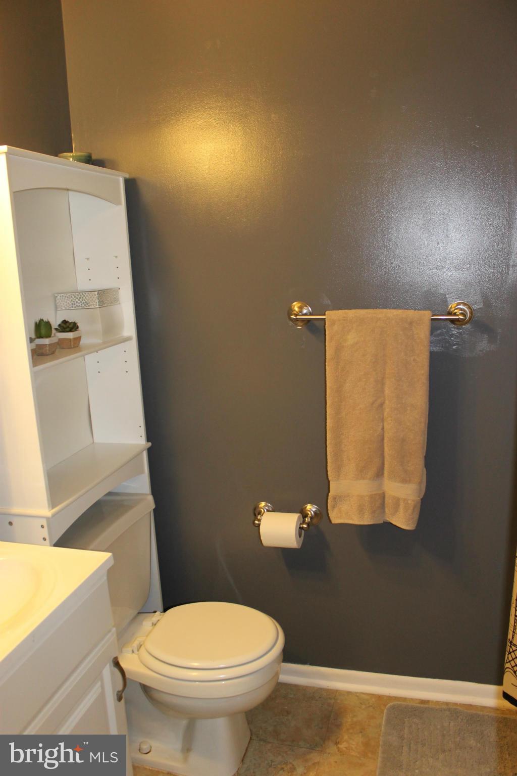 2930 Aspen Hill Road Baltimore, MD 21234 - Photo 13 of 18 Bath