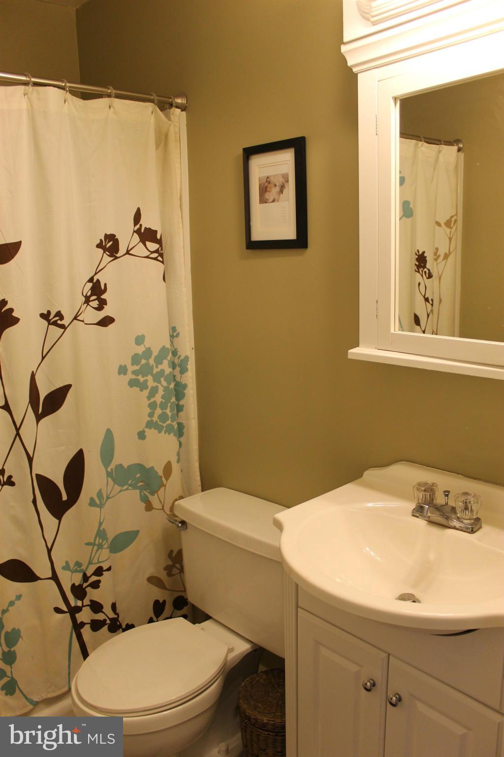 2930 Aspen Hill Road Baltimore, MD 21234 - Photo 10 of 18 Bath