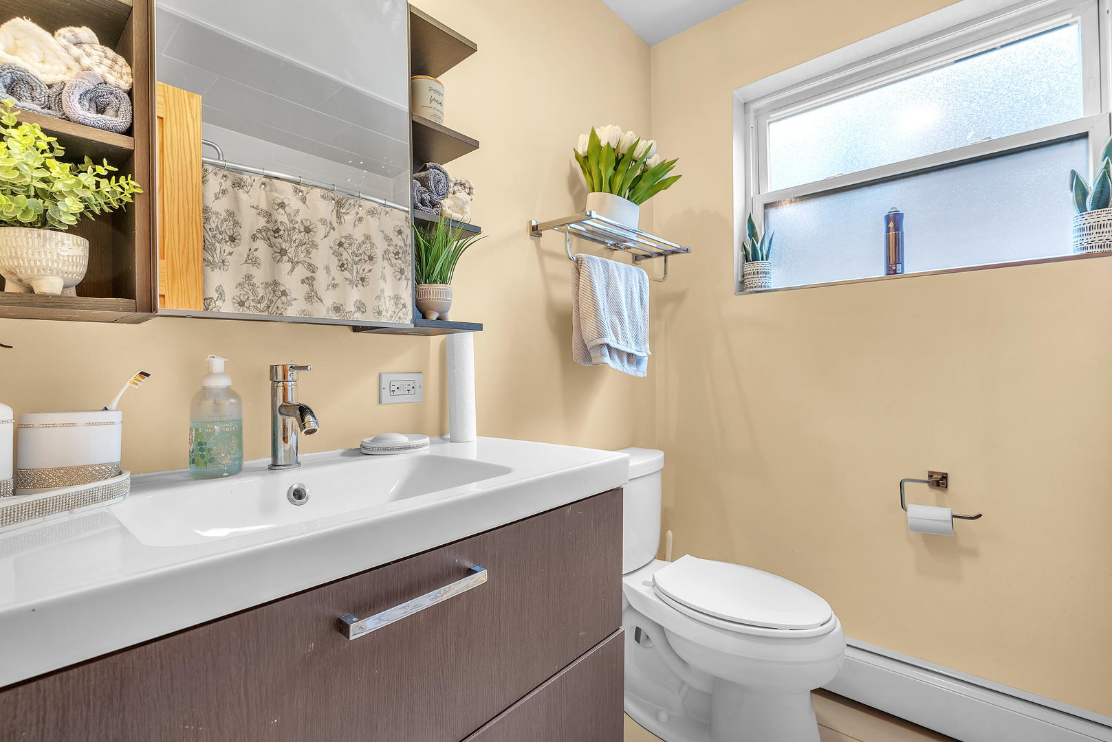 6048 West 79th Street Burbank, IL 60459 - Photo 13 of 34 a bathroom with a sink a mirror and a toilet