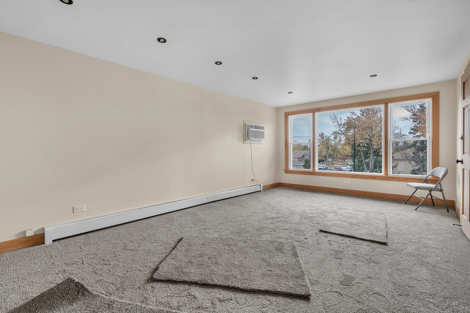 6048 West 79th Street Burbank, IL 60459 - Photo 15 of 34 a view of an empty room with a window