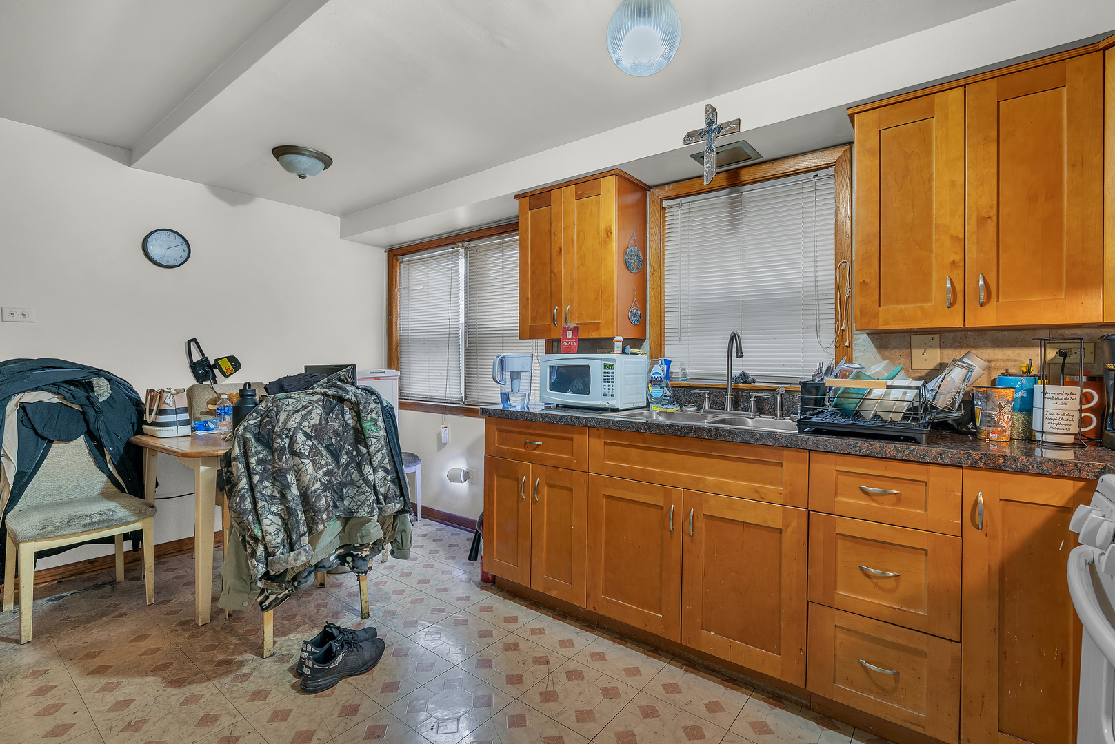 6048 West 79th Street Burbank, IL 60459 - Photo 28 of 34 a very nice looking room with a large window