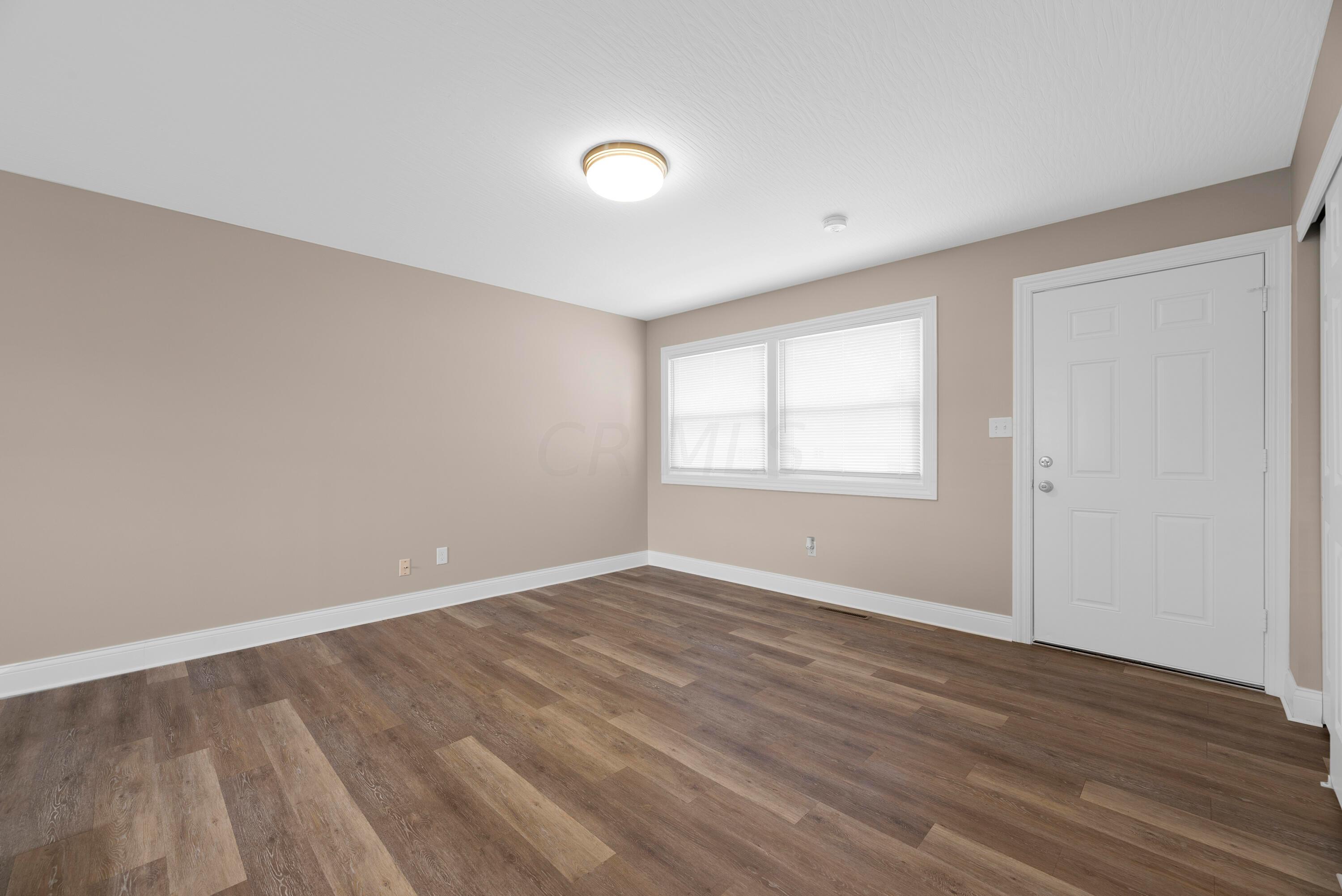 1878 Woodette Road Columbus, OH 43232 - Photo 4 of 37 4