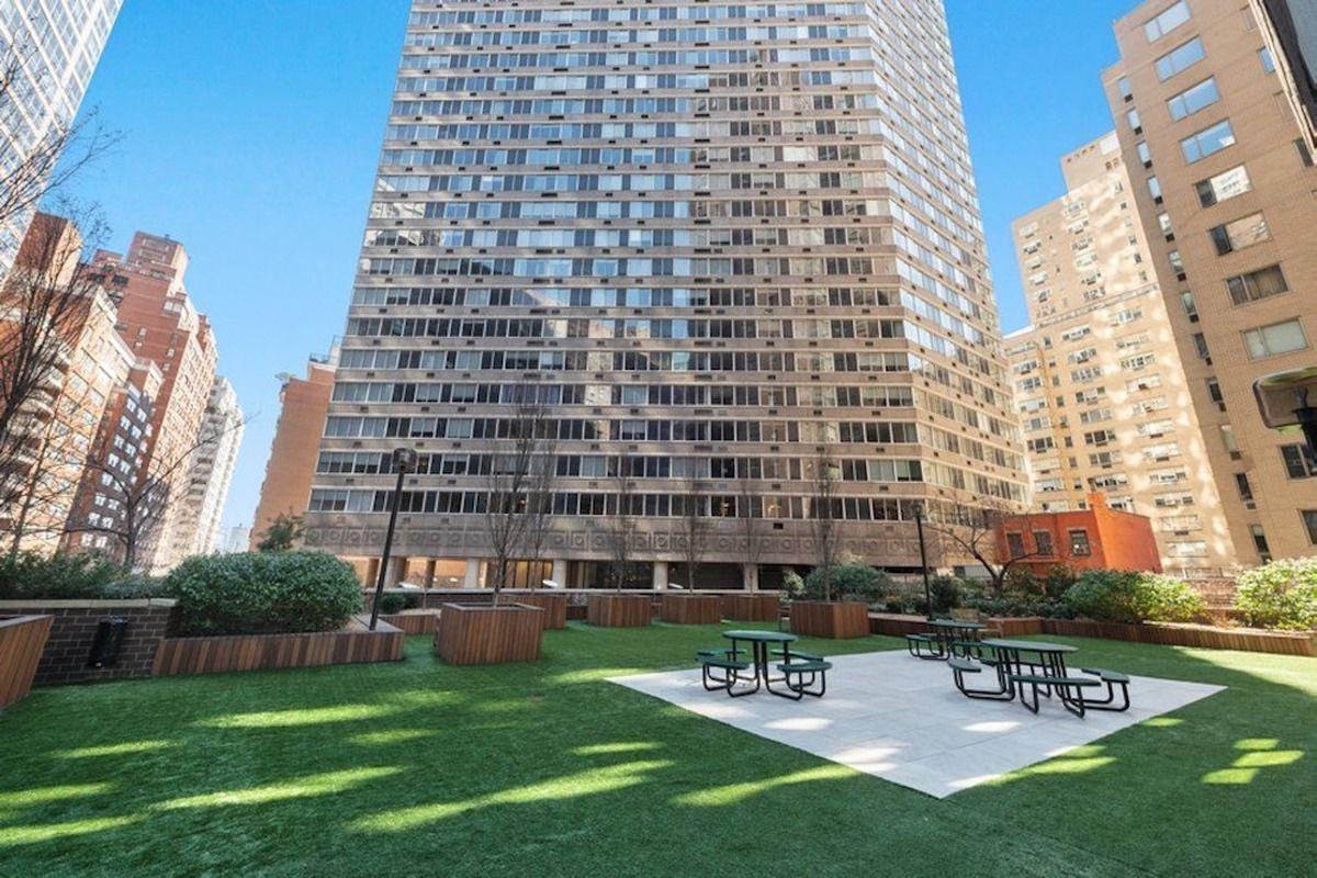 400 East 54th Street, Unit 14E Manhattan, NY 10022 - Photo 10 of 14 a view of a building and yard with green space