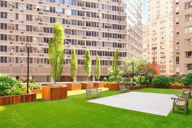 $895,000 | 400 East 54th Street, Unit 14E | Sutton Place