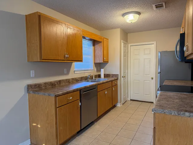 $1,725 | 192 Mary Lane, Crestview, FL 32536