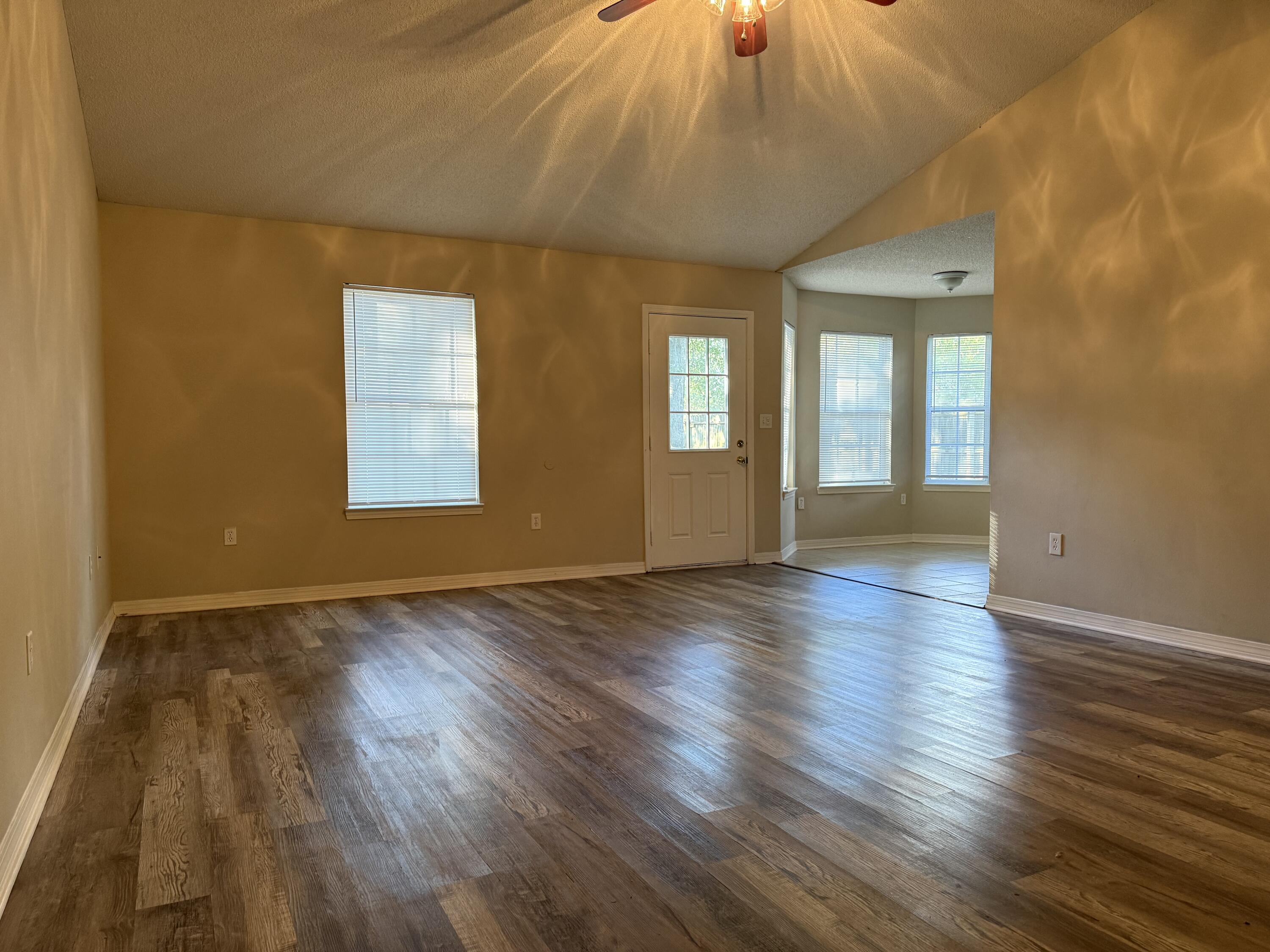 192 Mary Lane Crestview, FL 32536 - Photo 4 of 29 IMG_9299