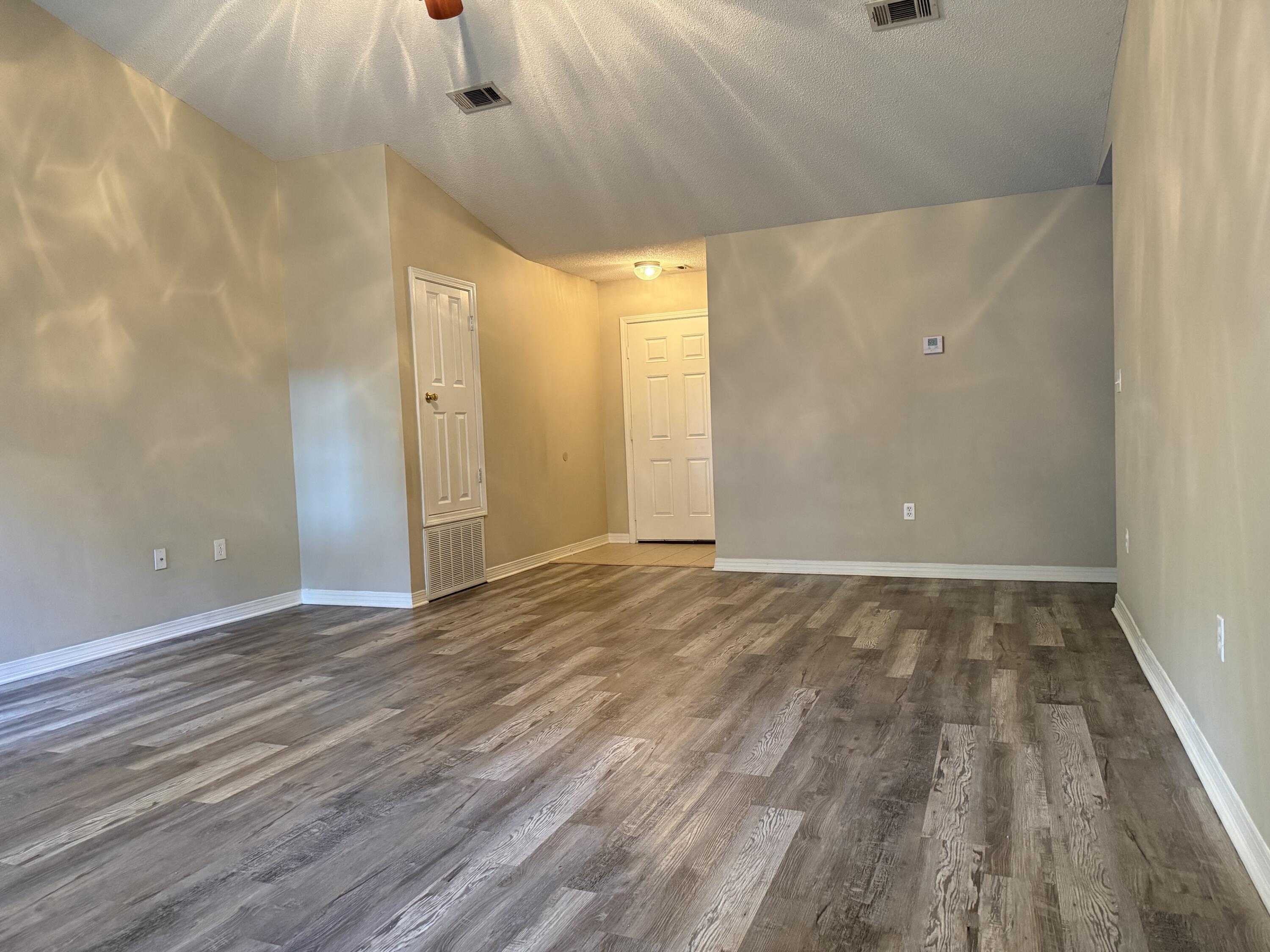 192 Mary Lane Crestview, FL 32536 - Photo 5 of 29 IMG_9300