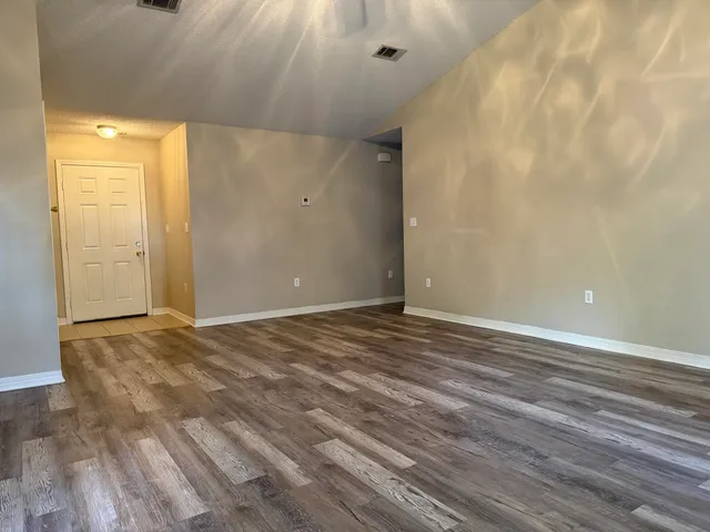 $1,725 | 192 Mary Lane, Crestview, FL 32536