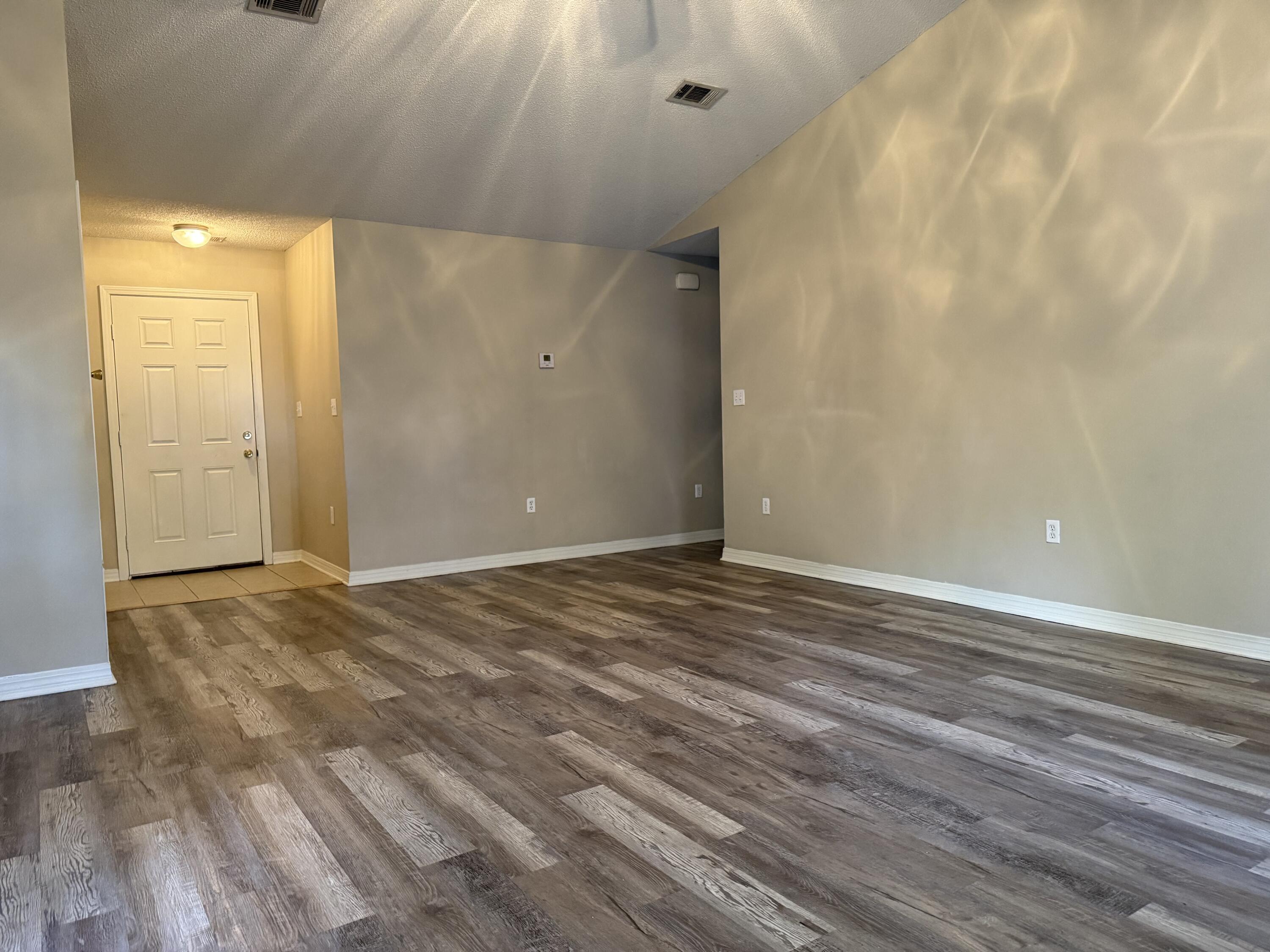 192 Mary Lane Crestview, FL 32536 - Photo 6 of 29 IMG_9301