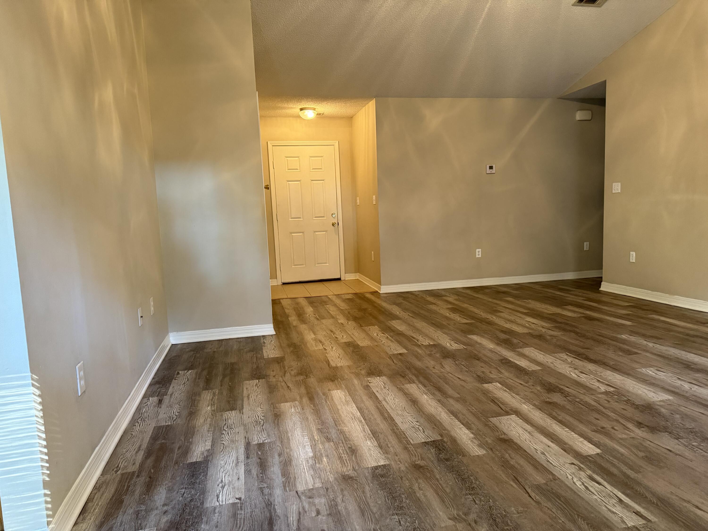 192 Mary Lane Crestview, FL 32536 - Photo 7 of 29 IMG_9302