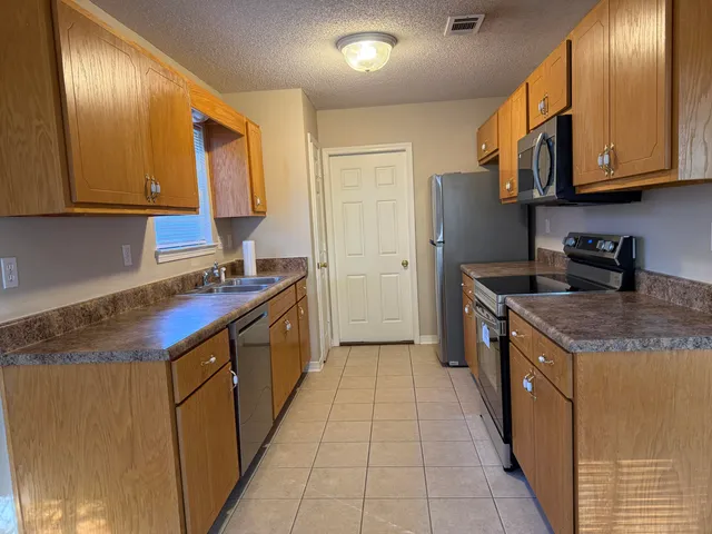 $1,725 | 192 Mary Lane, Crestview, FL 32536