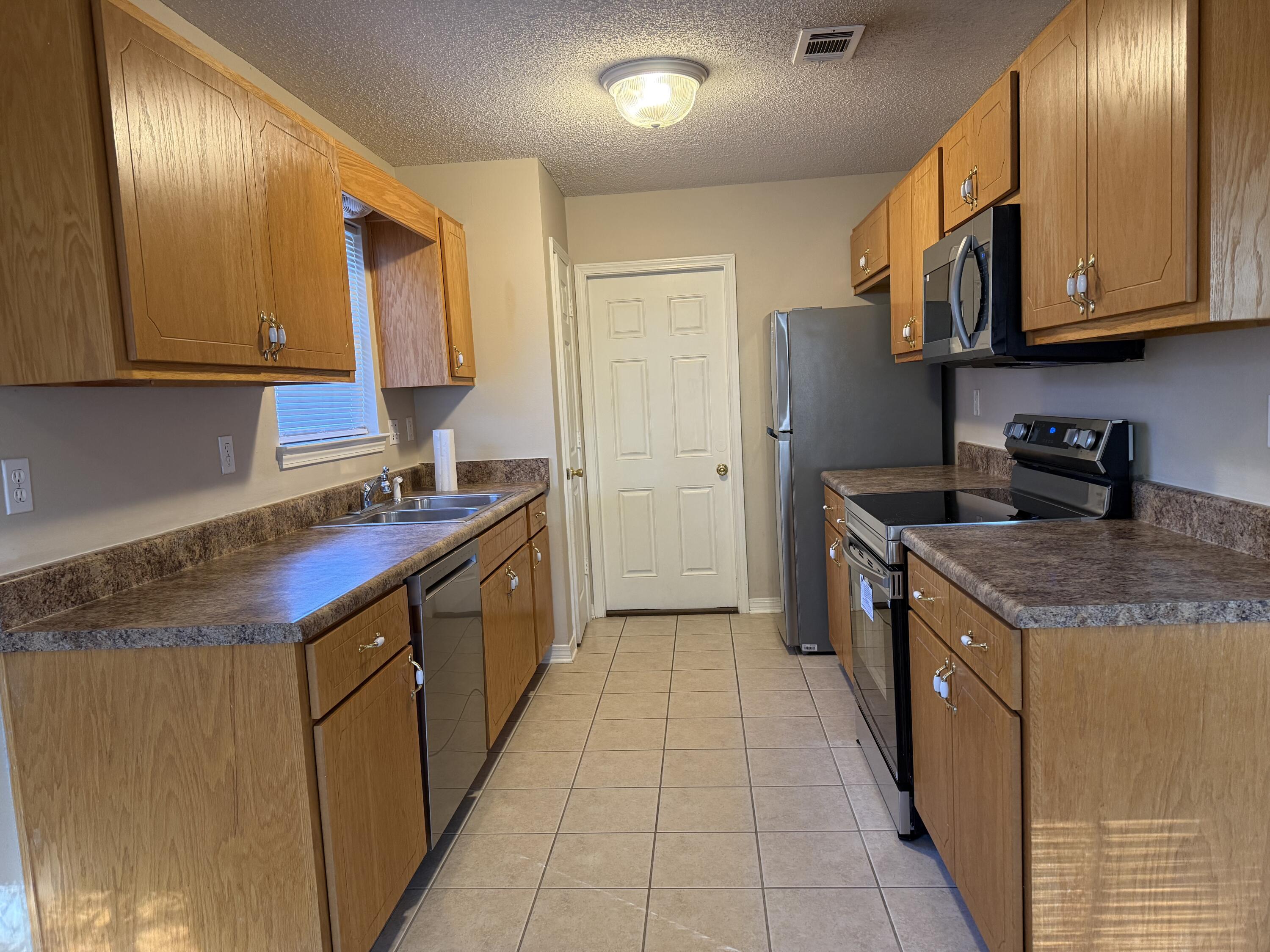 192 Mary Lane Crestview, FL 32536 - Photo 10 of 29 IMG_9305