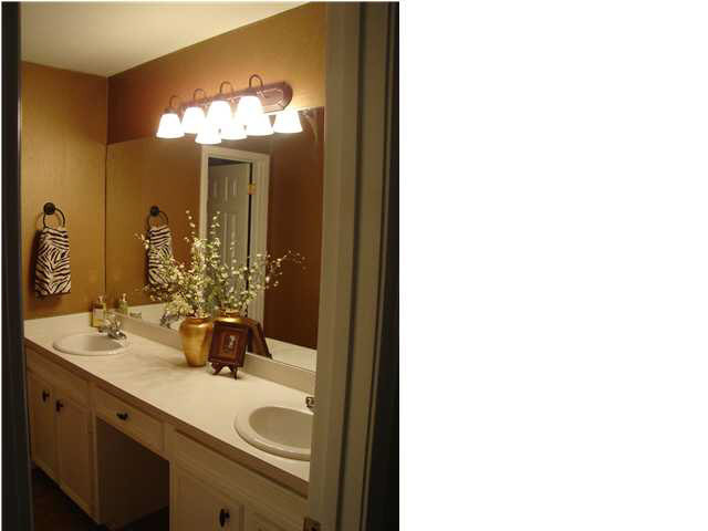 419 Friday Harbour Ridgeland, MS 39157 - Photo 9 of 13 Gues bath