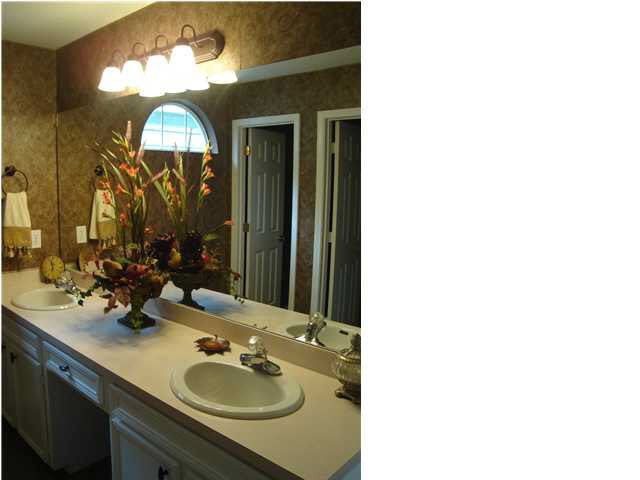 419 Friday Harbour Ridgeland, MS 39157 - Photo 10 of 13 Master bath