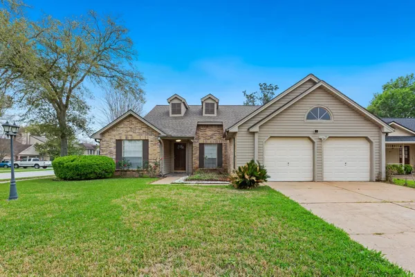 $2,350 | 3103 Lazy Brook Drive, Sugar Land, TX 77479