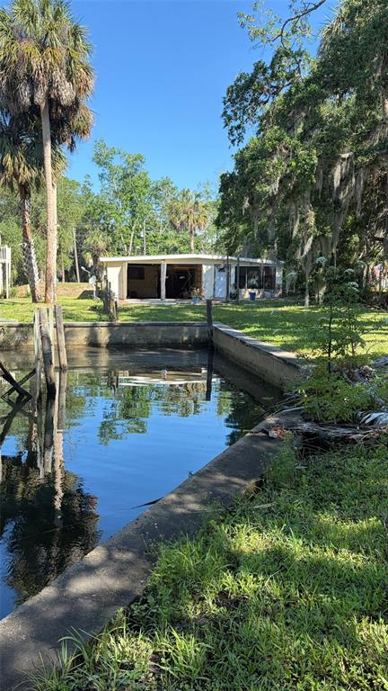 6601 Riverside Drive Yankeetown, FL 34498 - Photo 13 of 16 a garden view with a seating space