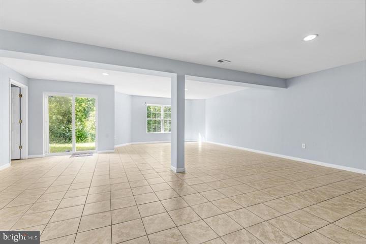 1766 Ann Scarlet Court Woodbridge, VA 22191 - Photo 7 of 11 a view of an empty room with a window