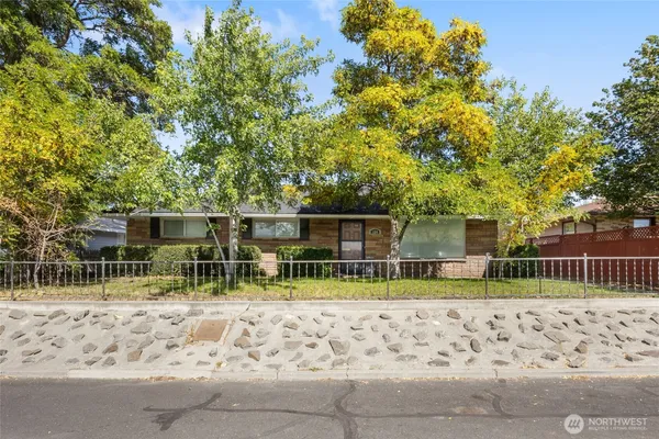 $350,000 | 154 D Street Northeast, Ephrata, WA 98823