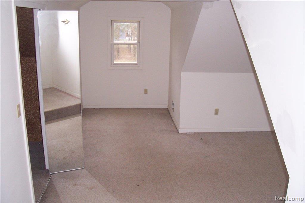 7237 Brophy Road Howell, MI 48855 - Photo 5 of 11 100_9024.JPG
