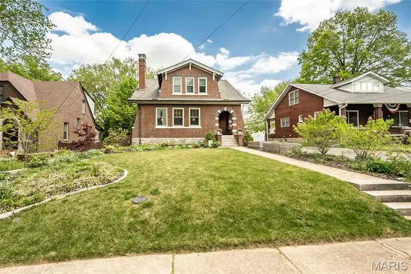 $695,000 | 332 Marion Avenue, Webster Groves, MO 63119