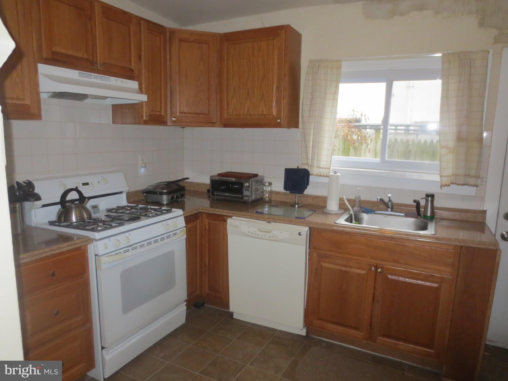 1826 Fernon Street Philadelphia, PA 19145 - Photo 5 of 11