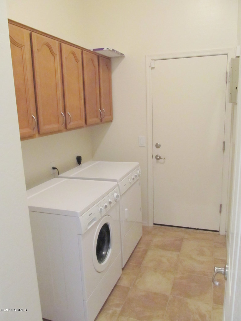 43501 Roth Road Maricopa, AZ 85138 - Photo 11 of 13 Laundry