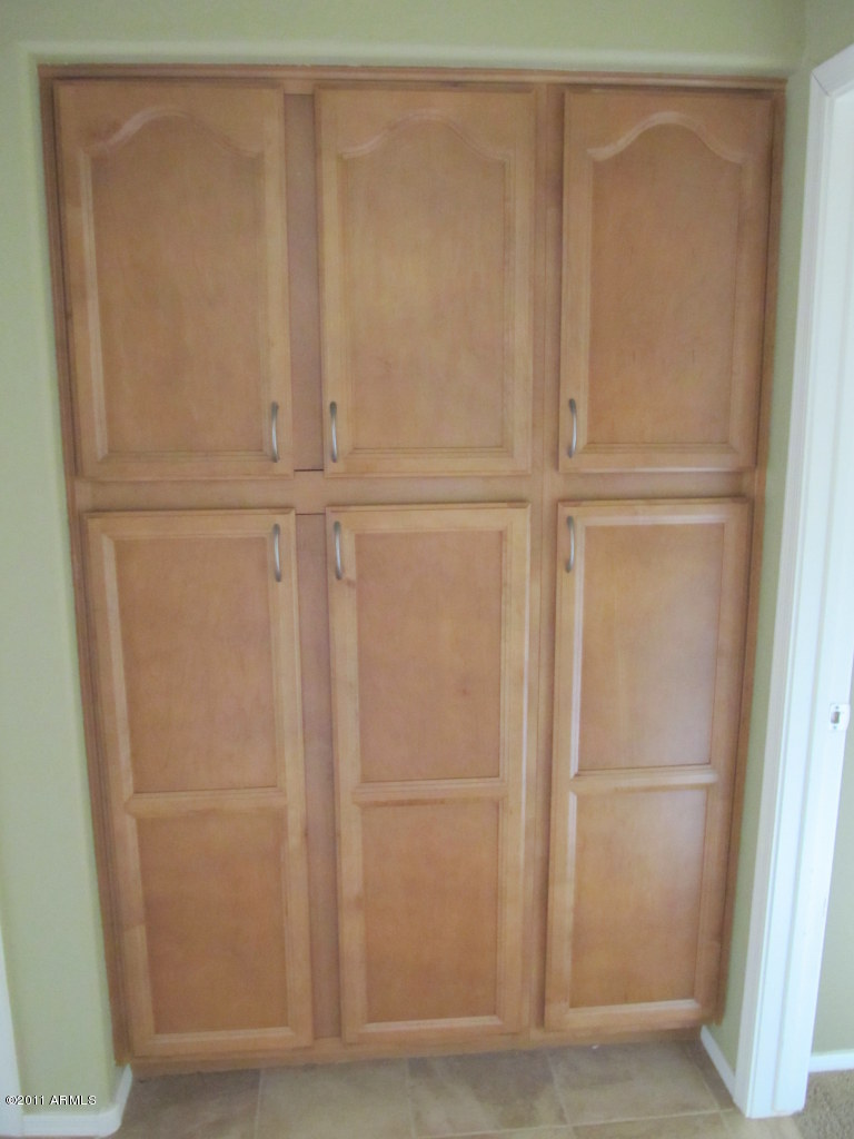 43501 Roth Road Maricopa, AZ 85138 - Photo 9 of 13 Linen Closet