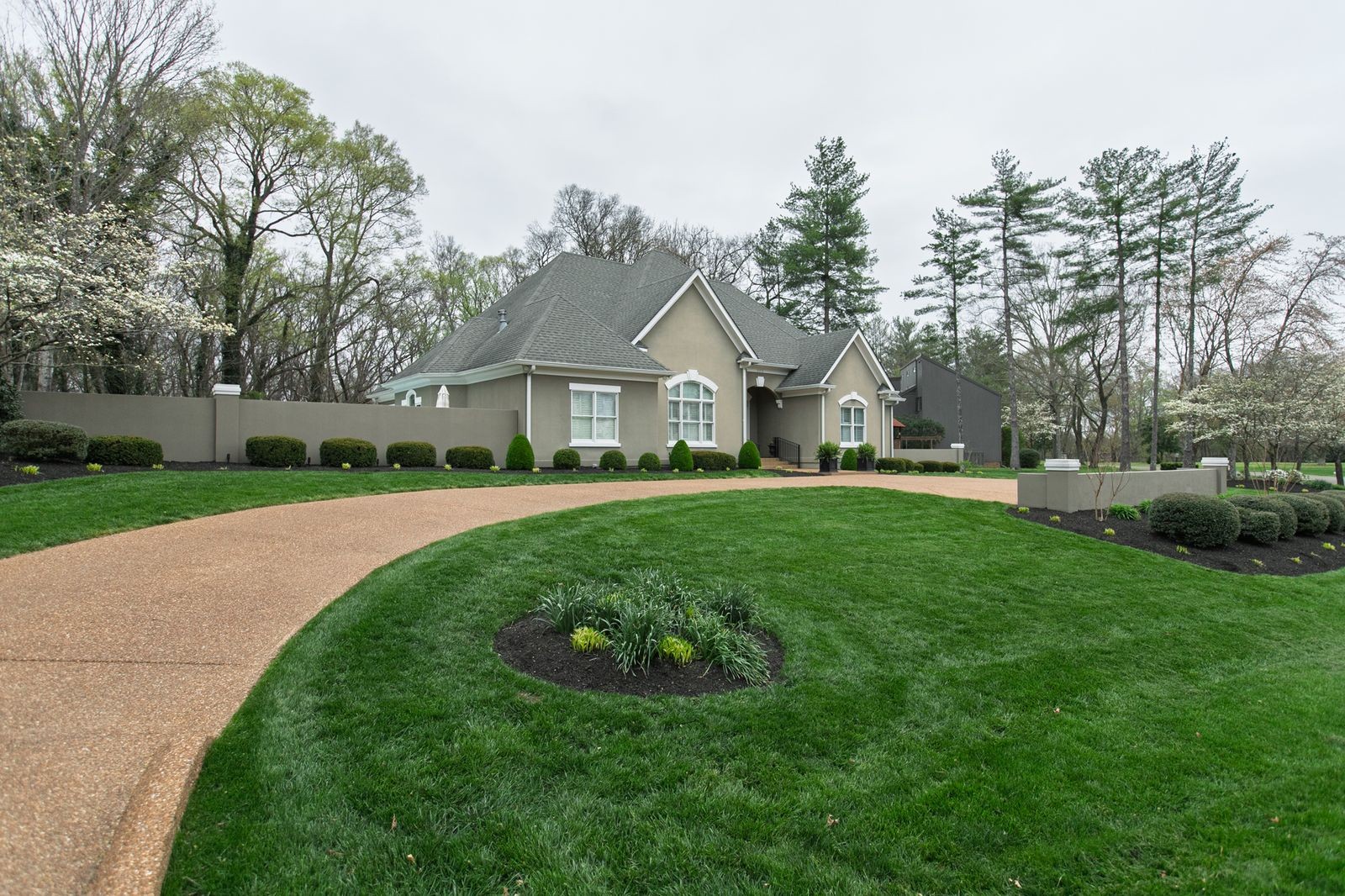 203 Kippsford Pond Road Columbia, TN 38401 - Photo 2 of 3