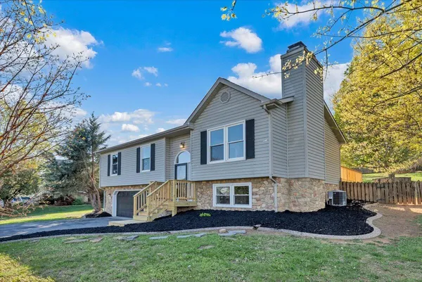 $374,950 | 1831 Summerfield Drive, Roanoke, VA 24012