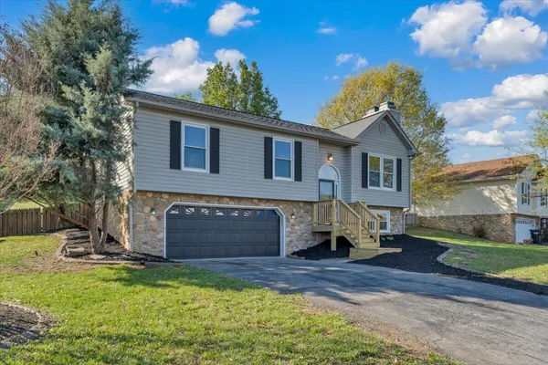 $374,950 | 1831 Summerfield Drive, Roanoke, VA 24012