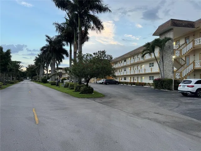 $118,000 | 5111 West Oakland Park Boulevard, Unit 307, Lauderdale Lakes, FL 33313