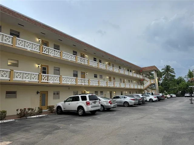 $118,000 | 5111 West Oakland Park Boulevard, Unit 307, Lauderdale Lakes, FL 33313