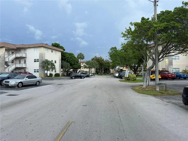 $118,000 | 5111 West Oakland Park Boulevard, Unit 307, Lauderdale Lakes, FL 33313