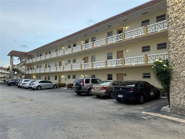 $118,000 | 5111 West Oakland Park Boulevard, Unit 307, Lauderdale Lakes, FL 33313