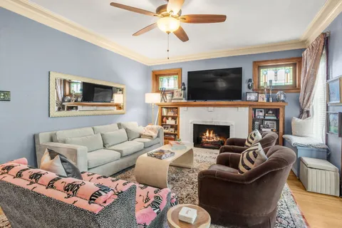 $450,000 | 5923 North Magnolia Avenue, Unit 3, Chicago, IL 60660