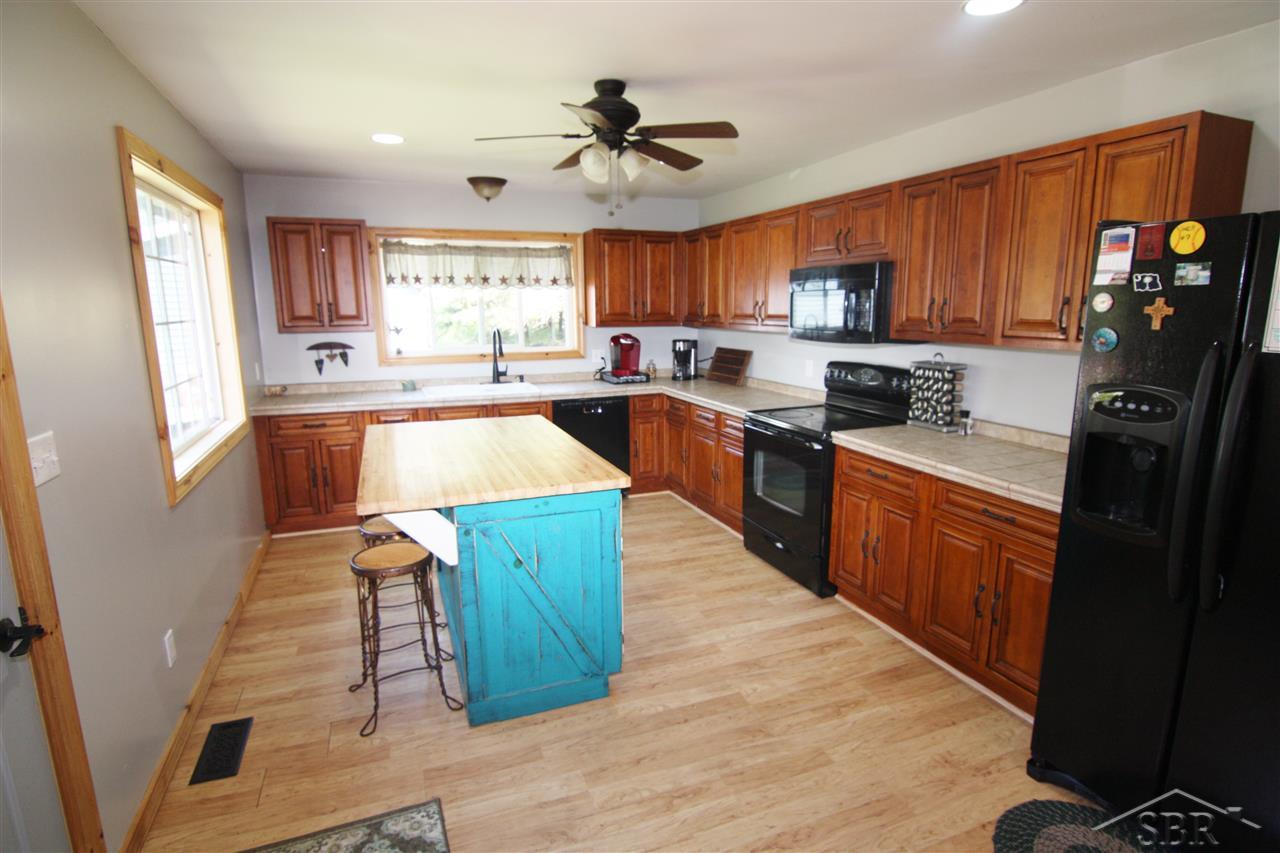 9492 Birch Run Road Millington, MI 48746 - Photo 3 of 16 31381027-2.JPG