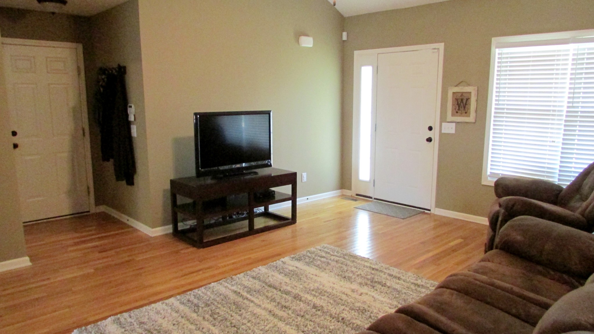 618 Berry Circle Springfield, TN 37172 - Photo 5 of 22 a living room with furniture and a flat screen tv