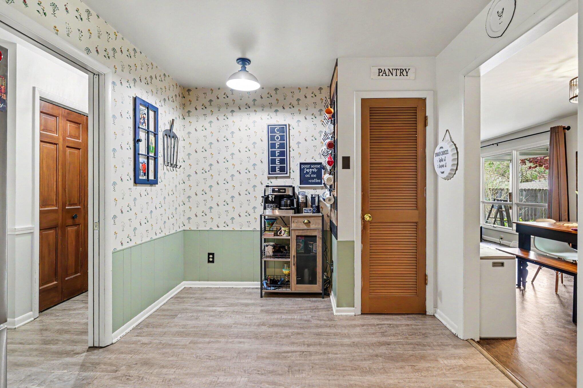 1010 Northampton Road Kalamazoo, MI 49006 - Photo 8 of 26 Breakfast Nook/Coffee Bar