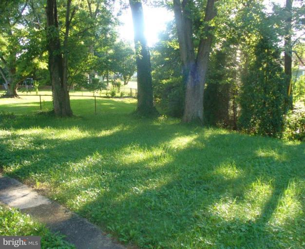 3818 Kilburn Road Randallstown, MD 21133 - Photo 2 of 13 Back yard
