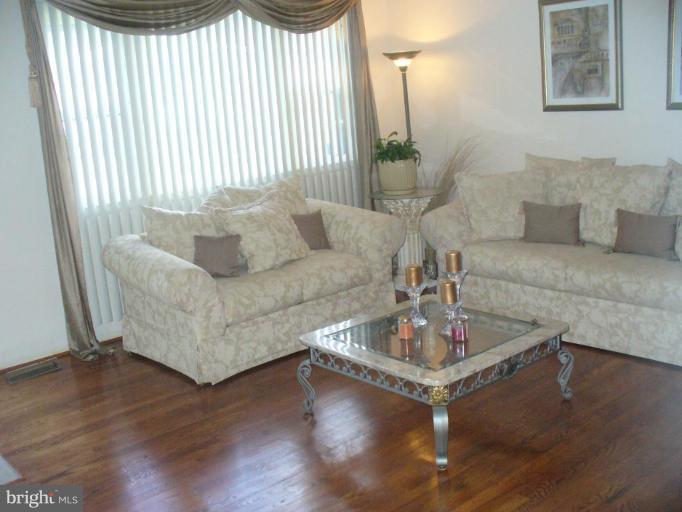3818 Kilburn Road Randallstown, MD 21133 - Photo 7 of 13 Living Room