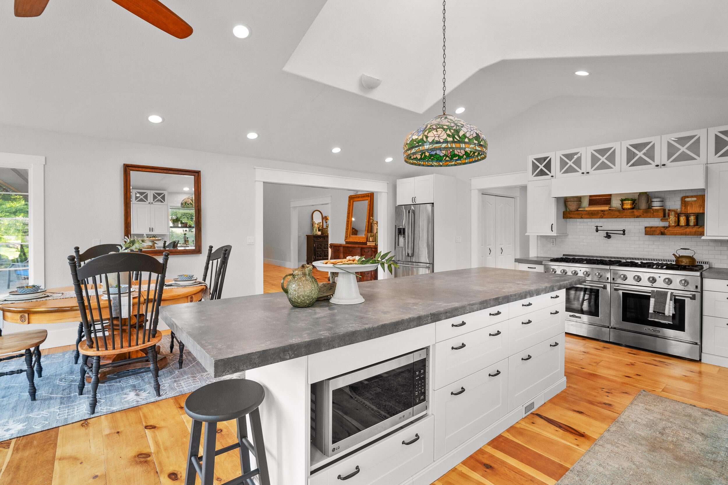 8442 New Hope Road Grants Pass, OR 97527 - Photo 19 of 84 Kitchen