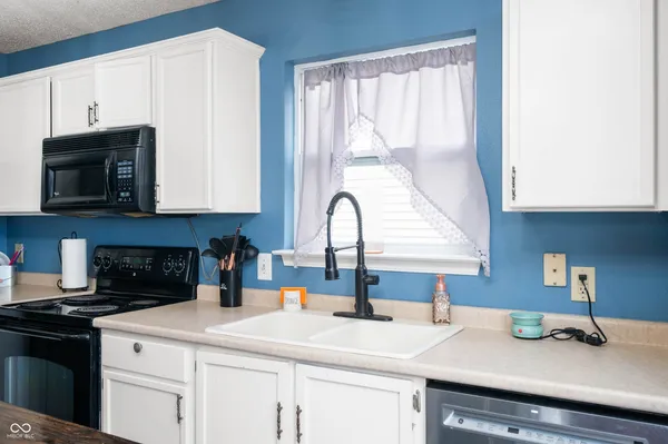 $264,900 | 8395 South Firefly Drive, Pendleton, IN 46064